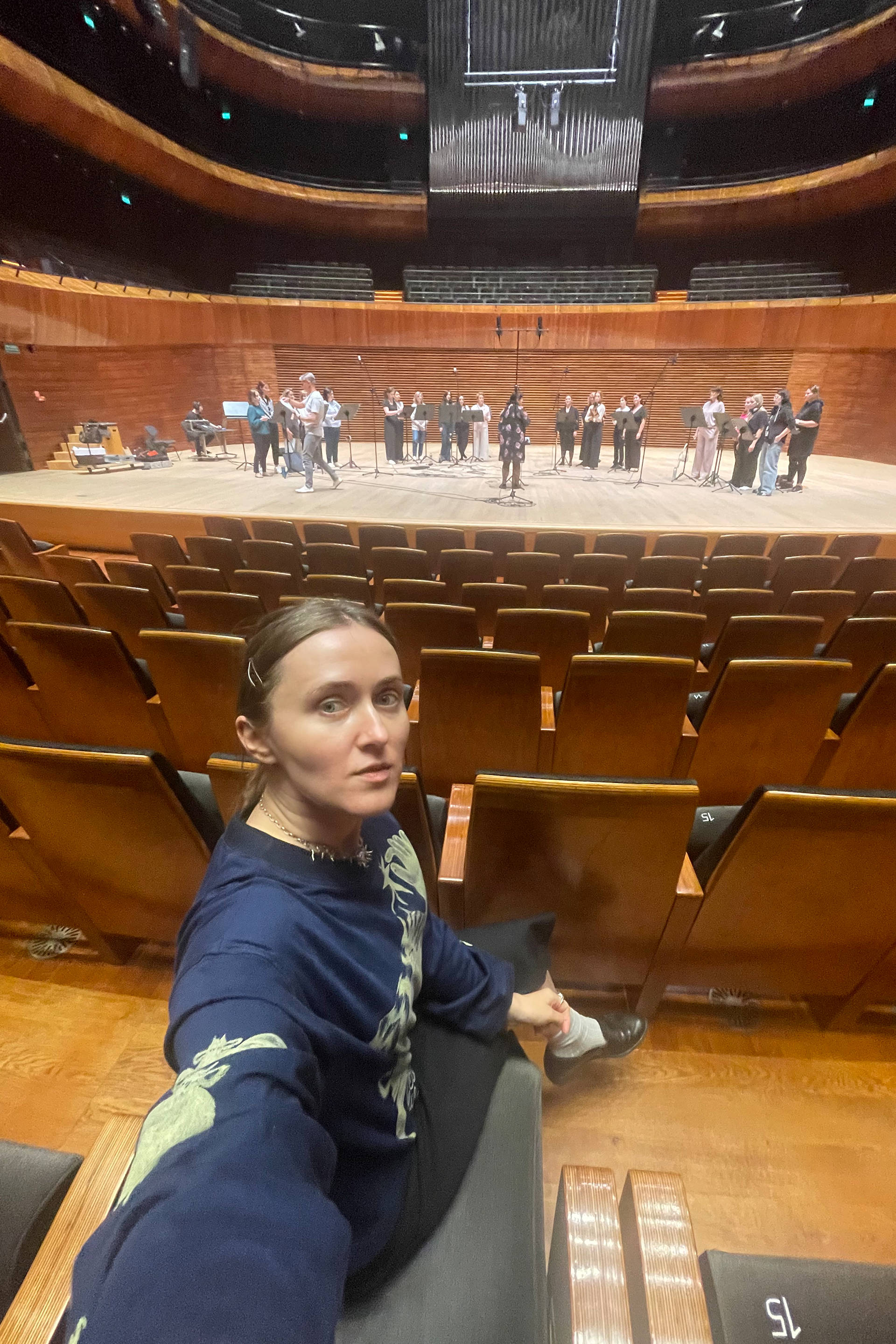 VOLA Default selfie in an music hall